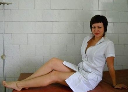 Сексуальная медсестра Jessica Ryan ждет на прием