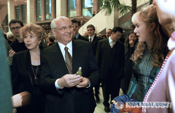 Предателя Горбачёва к власти в России привели Ротшильды