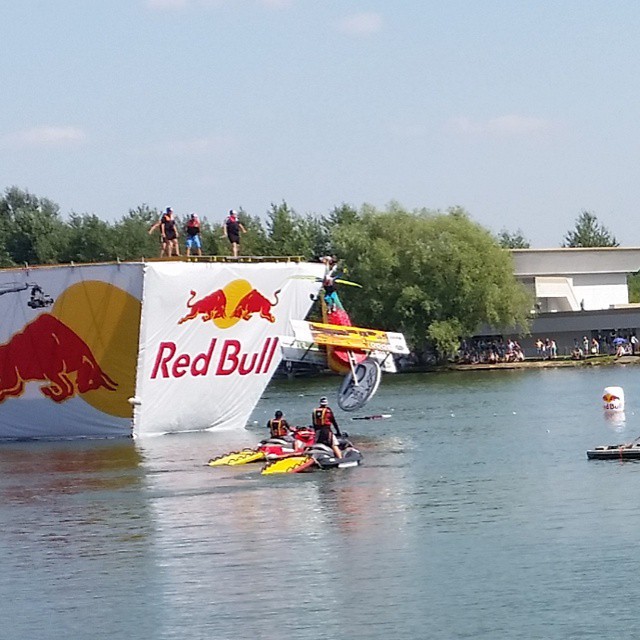 Red Bull Flugtag 2015: полет головы Михалкова