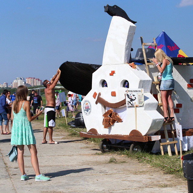 Red Bull Flugtag 2015: полет головы Михалкова