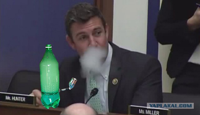 Американский конгрессмен в знак протеста закурил на совещании о запрете электронных сигарет