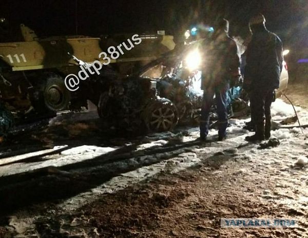 170 км/ч: Lexus влетел в БТР под Иркутском