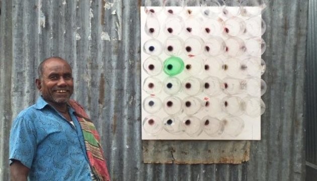 В Бангладеш люди делают кондиционеры из пластиковых бутылок