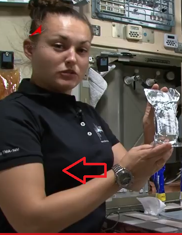 Наша космонавтка Лена Серова из невесомости.