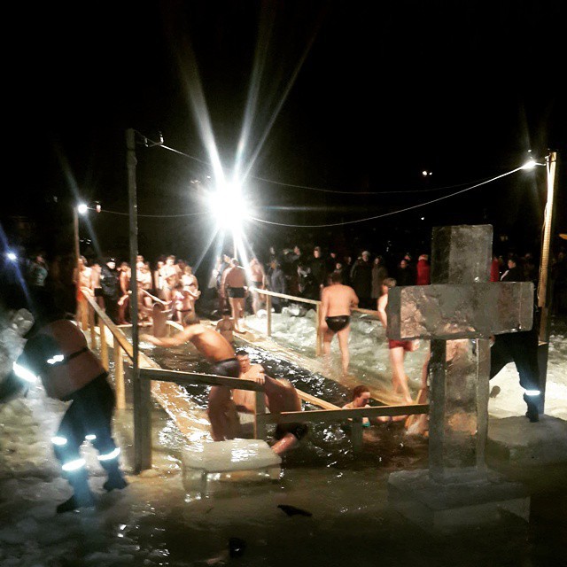 Крещенские купания в снимках из Instagram