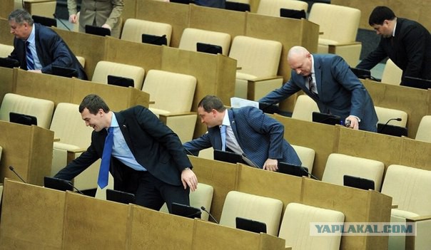 В Госдуму внесен закон о бесплатной мебели для депутатов