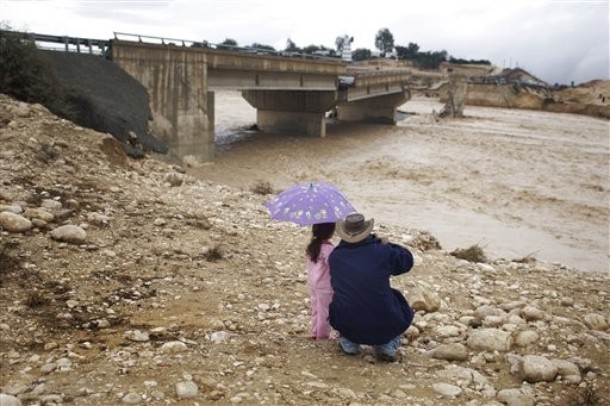 Жуткий потоп от Израиля до Египта