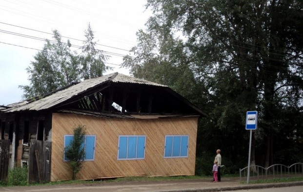 Страшные сыктывкарские дома, которые закрыли баннерами, прославились на всю страну