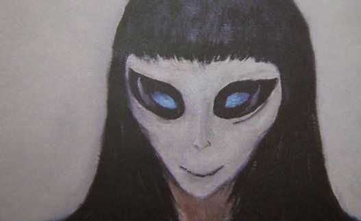 70-летний художник показал любовницу-инопланетянку