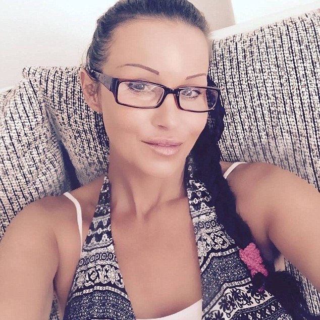 50-летняя поклонница пластики похвасталась, что выглядит на 30 лет