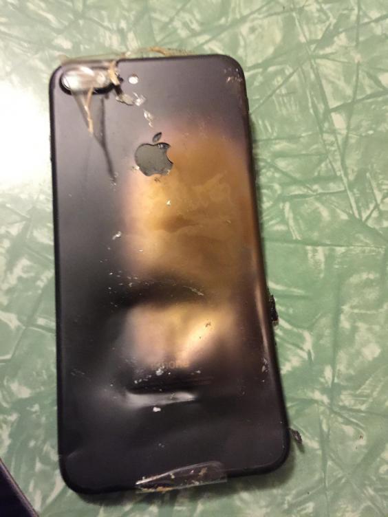 iPhone не отстает от Samsung: обладатель iPhone 7 сообщил о взрыве смартфона