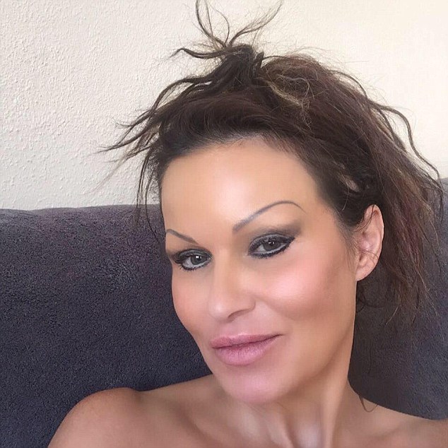 50-летняя поклонница пластики похвасталась, что выглядит на 30 лет