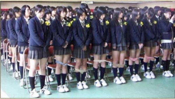 Зачем японских школьниц проверяют на наличие нижнего белья?