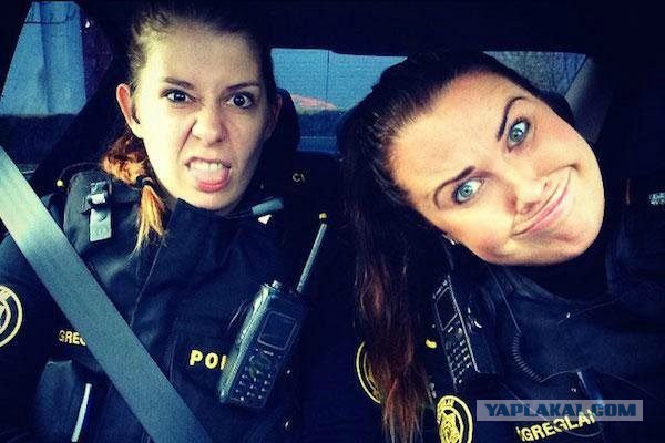 Симпатичные девушки-полицейские