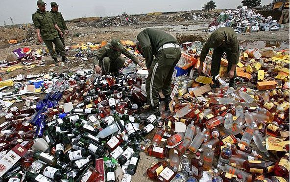 Как уничтожают алкоголь арабы (20 фото)