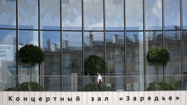 Росгвардия уволила охранника, оскорбившего промоутера в парке "Зарядье"