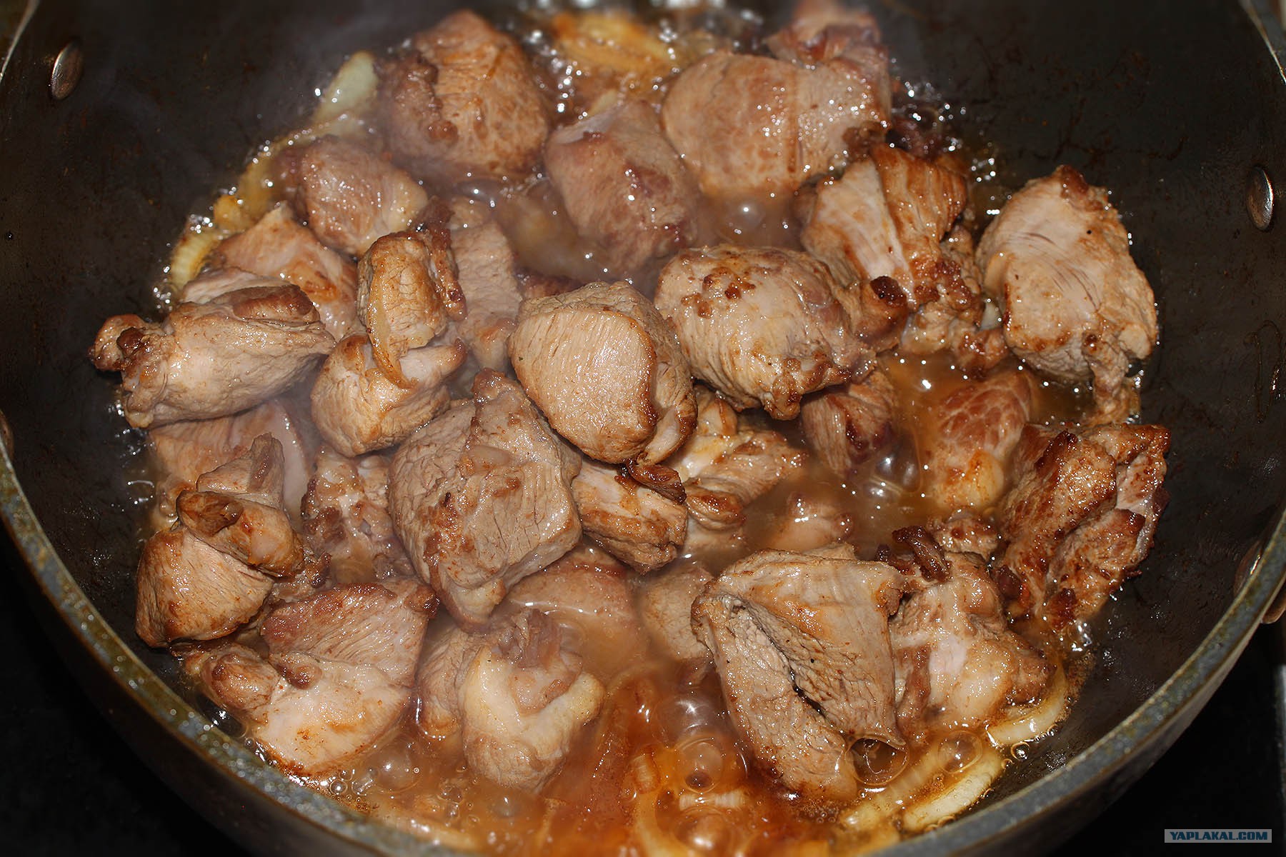 Как вкусно пожарить свинину с луком на сковороде пошаговый рецепт Как вкусно пожарить свинину с луком на сковороде пошаговый рецепт