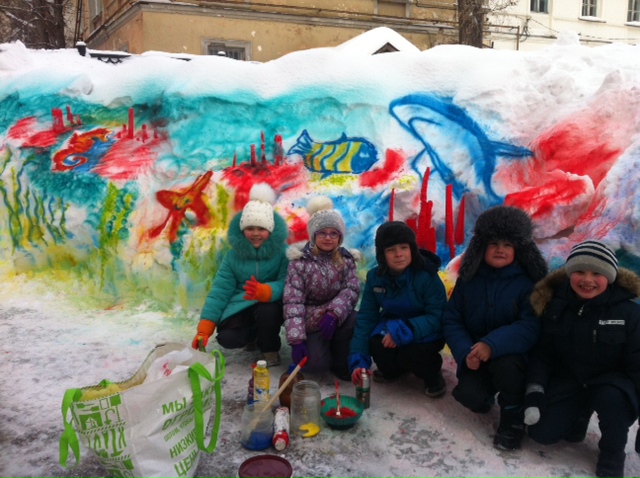 Саратовских учителей выгнали на мороз собирать снег в мешки