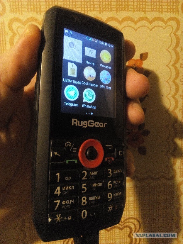 В России выпустили кнопочный телефон для экстремалов