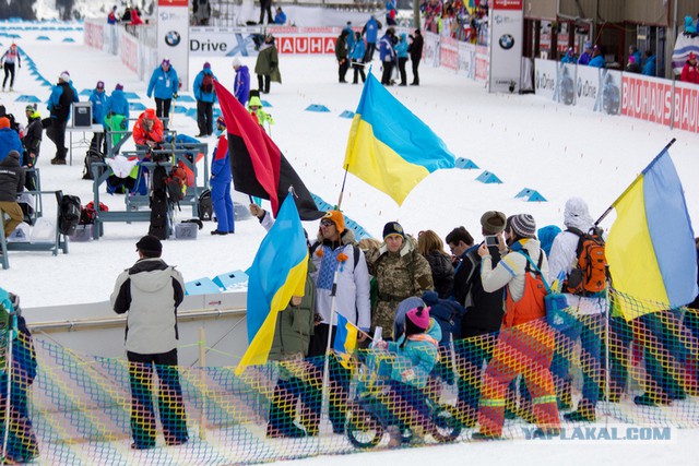 "Украинские" болельщики на 7-м этапе кубка мира по биатлону в Canmore, Canada