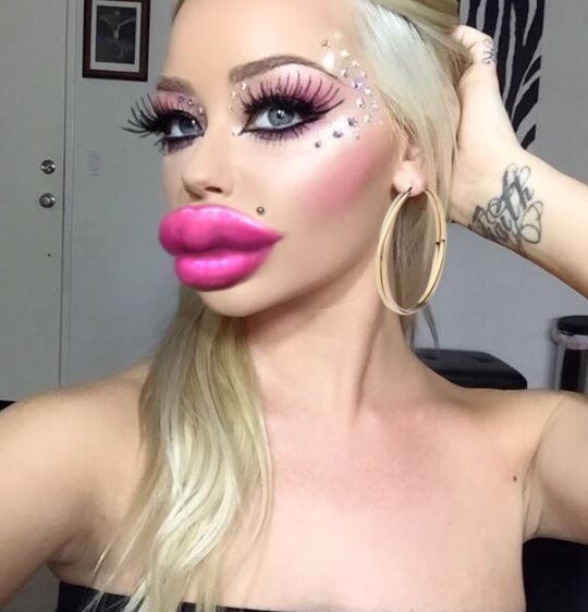 Bimbo Double Tongue Piercing