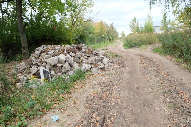 Туляки: Власти решили отремонтировать нам дорогу надгробными плитами!