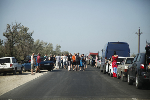 На переправе в Крым скопилось ~3000 машин