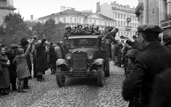 Присоединение Прибалтики к СССР в 1940 году в фотографиях