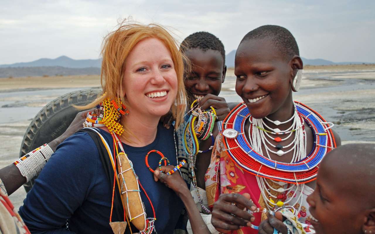 Эротичная и улыбчивая женщина из Кении