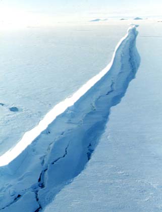 Ученые обнаружили гигантскую трещину в Антарктиде