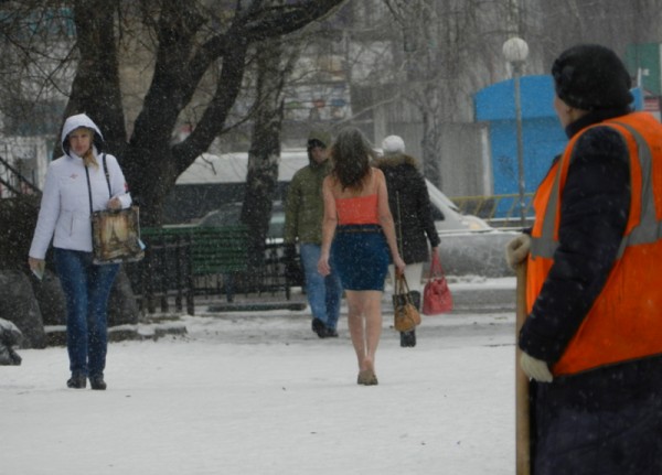 Про женщину которой не холодно