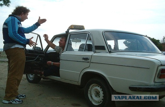 Украинские таксисты прокалывают покрышки