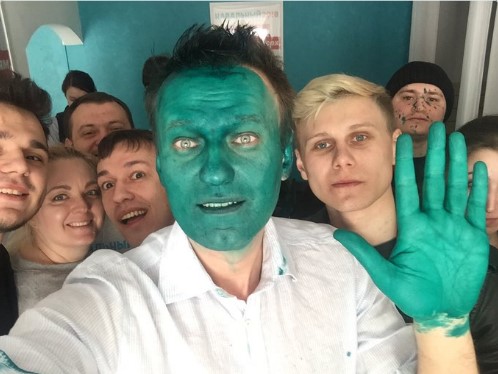 Навального облили зеленкой перед открытием предвыборного штаба в Барнауле