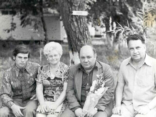 Редкие снимки из семейного архива Евгения Леонова: нашего любимого актёра