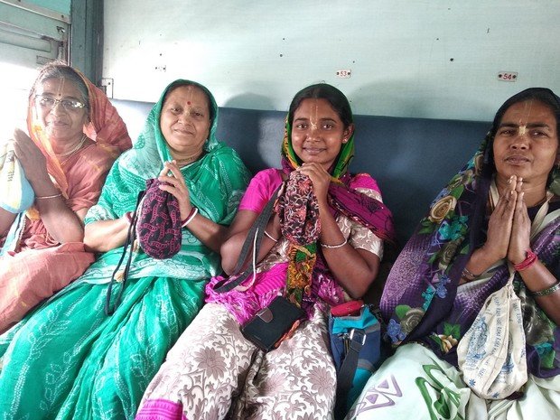 «Страна контрастов»: школа выживания в плацкарте индийского поезда