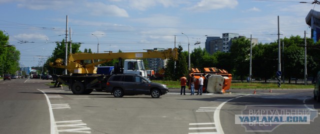 В Бресте перевернулся каток