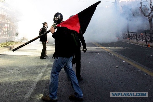 Беспорядки в Греции, фото. Елочка, зажгись!