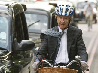 Мэр Перми  на велосипеде приехал на работу