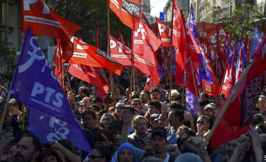 Президент Аргентины Хавьер Милей уволил 23 тысячи чиновников.