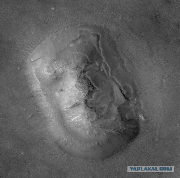 Фотографии НАСА показывают три огромных башни на Марсе
