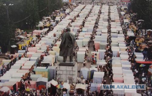 Минпромторг намерен вернуть в города России палатки и ларьки