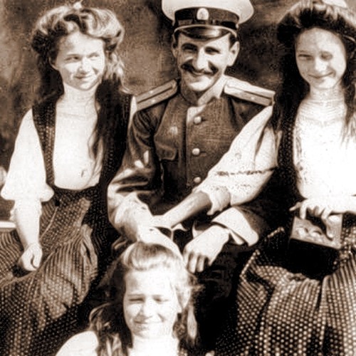 Перед расстрелом: редкие фотографии российской царской семьи