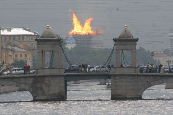 Почему огонь в Нотр-Даме оказалось так сложно потушить — объясняет бывший пожарный