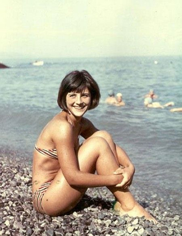 Наталья Варлей на пляже в Крыму, 1966 год