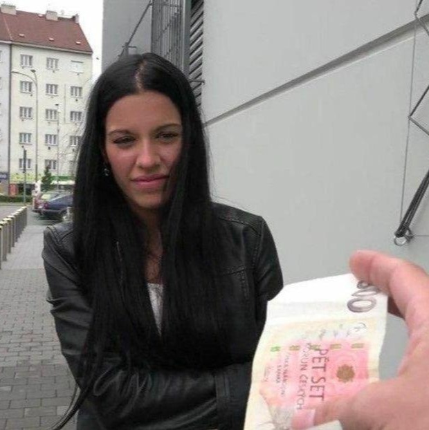 Симпатичная чешская уборщица повелась на легкие деньги и дала пикаперу