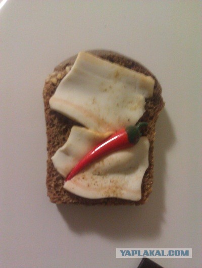 Бутерброд с красной икрой