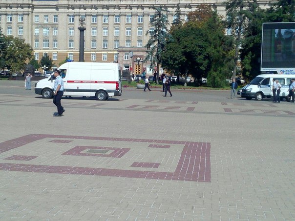 В центре Белгорода мужчина выкинул тело из машины и покончил с собой