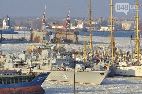 Весь украинский военно-морской флот замерз в Одесском заливе
