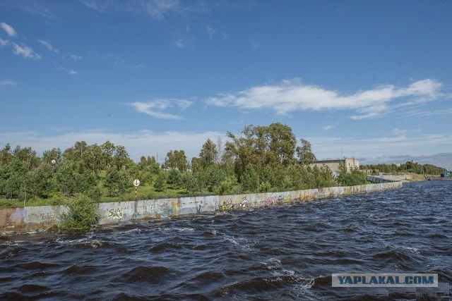 Всё, вода уходит! А вместе с нею печаль, разруха..