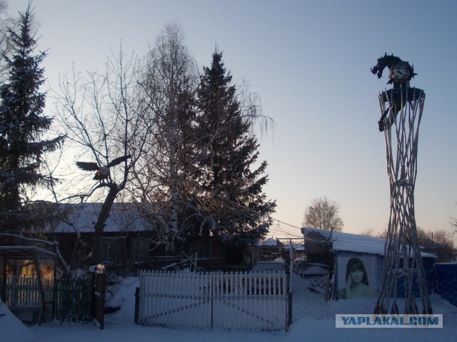 Рухнула башня с драконом